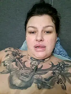 Snapshot of CannabisQueenn chatting on December 2, 2025, 8:43 pm CannabisQueenn online show from December 2, 2025, 8:43 pm