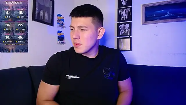 Snapshot of JamesCr_ chatting on December 21, 2025, 12:13 am JamesCr online show from December 21, 2025, 12:13 am