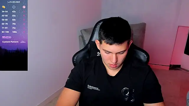 Snapshot of JamesCr_ chatting on January 11, 2026, 5:14 am JamesCr online show from January 11, 2026, 5:14 am