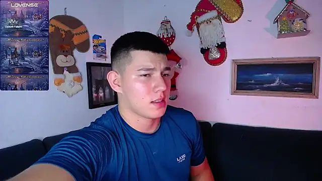 Snapshot of JamesCr_ chatting on December 18, 2025, 12:27 am JamesCr online show from December 18, 2025, 12:27 am