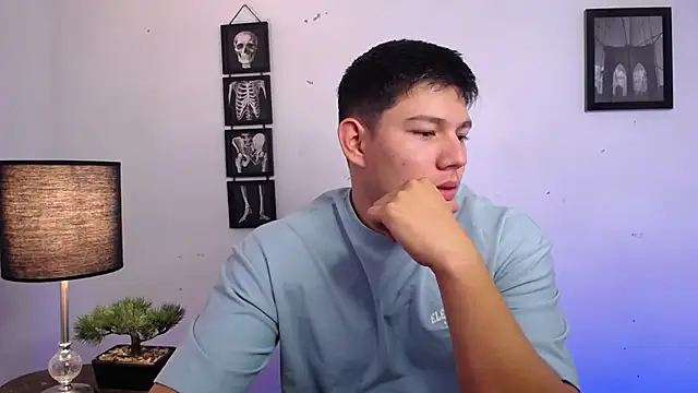 Snapshot of JamesCr_ chatting on November 8, 2025, 1:03 pm JamesCr online show from November 8, 2025, 1:03 pm