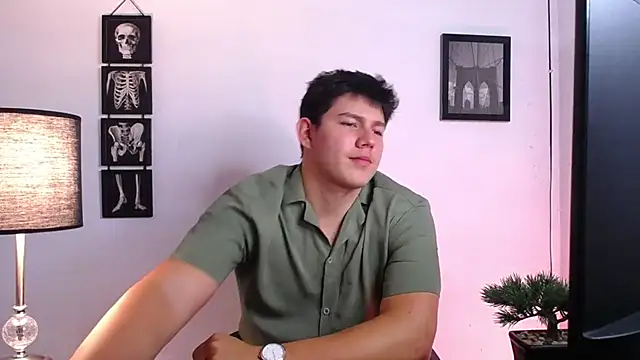 Snapshot of JamesCr_ chatting on October 23, 2025, 2:21 am JamesCr online show from October 23, 2025, 2:21 am