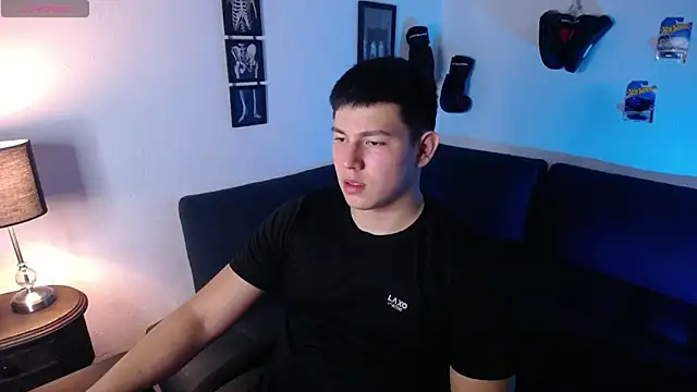 Snapshot of JamesCr_ chatting on February 28, 2026, 12:21 am JamesCr online show from February 28, 2026, 12:21 am