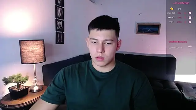 Snapshot of JamesCr_ chatting on February 11, 2026, 12:43 am JamesCr online show from February 11, 2026, 12:43 am