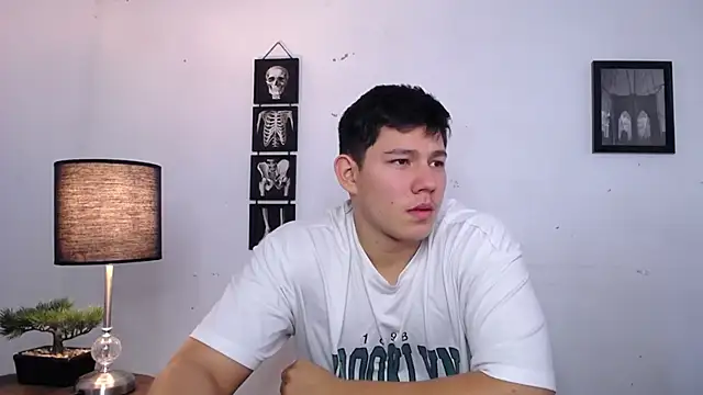 Snapshot of JamesCr_ chatting on November 20, 2025, 4:29 pm JamesCr online show from November 20, 2025, 4:29 pm