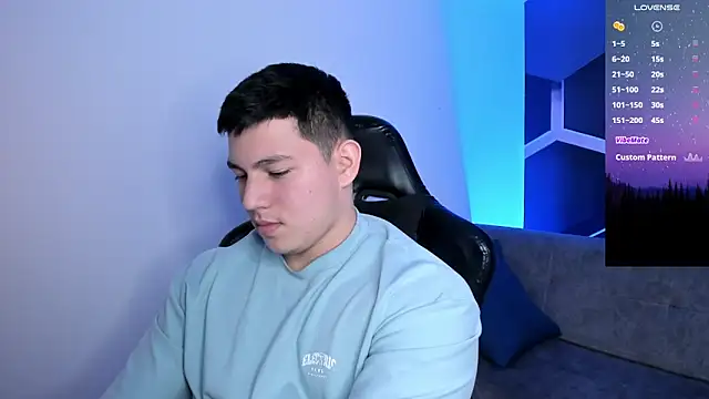 Snapshot of JamesCr_ chatting on January 14, 2026, 3:43 am JamesCr online show from January 14, 2026, 3:43 am