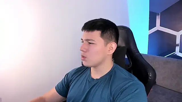 Snapshot of JamesCr_ chatting on January 15, 2026, 3:21 am JamesCr online show from January 15, 2026, 3:21 am