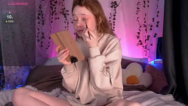 Snapshot of Kellybbface chatting on November 13, 2025, 5:33 am Kellybbface online show from November 13, 2025, 5:33 am