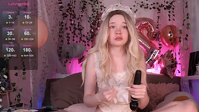 Snapshot of Kellybbface chatting on December 3, 2025, 5:19 am Kellybbface online show from December 3, 2025, 5:19 am