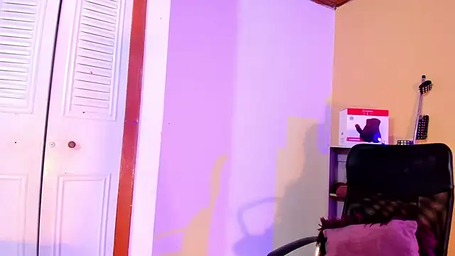 Snapshot of Violetta_0 chatting on January 17, 2026, 1:37 pm Violetta 0 online show from January 17, 2026, 1:37 pm