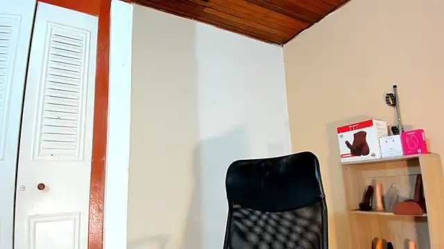 Snapshot of Violetta_0 chatting on February 19, 2026, 1:52 pm Violetta 0 online show from February 19, 2026, 1:52 pm