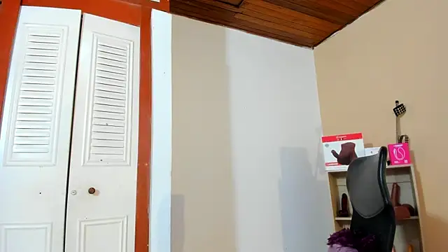 Snapshot of Violetta_0 chatting on February 7, 2026, 12:24 pm Violetta 0 online show from February 7, 2026, 12:24 pm