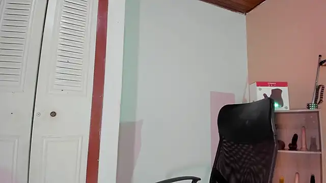 Snapshot of Violetta_0 chatting on November 8, 2025, 1:36 pm Violetta 0 online show from November 8, 2025, 1:36 pm