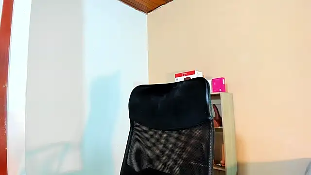 Snapshot of Violetta_0 chatting on March 3, 2026, 12:23 pm Violetta 0 online show from March 3, 2026, 12:23 pm