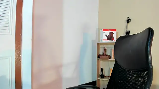 Snapshot of Violetta_0 chatting on January 13, 2026, 1:37 pm Violetta 0 online show from January 13, 2026, 1:37 pm