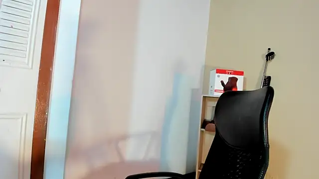 Snapshot of Violetta_0 chatting on January 9, 2026, 1:29 pm Violetta 0 online show from January 9, 2026, 1:29 pm