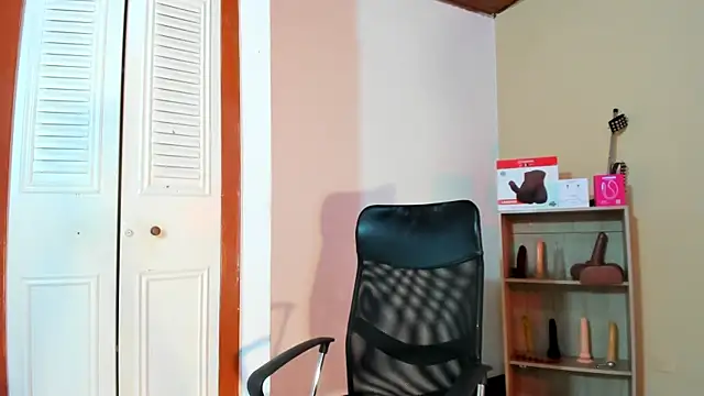 Snapshot of Violetta_0 chatting on February 14, 2026, 1:00 pm Violetta 0 online show from February 14, 2026, 1:00 pm