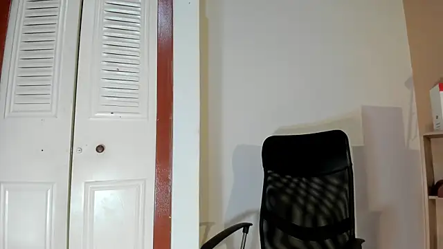 Snapshot of Violetta_0 chatting on November 26, 2025, 1:44 pm Violetta 0 online show from November 26, 2025, 1:44 pm