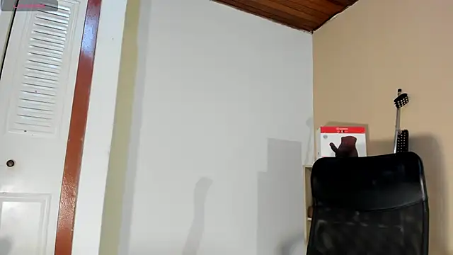 Snapshot of Violetta_0 chatting on December 18, 2025, 2:10 pm Violetta 0 online show from December 18, 2025, 2:10 pm