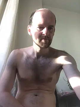 LynnAhNight online show from May 27, 2026, 3:25 am
