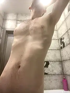 LynnAhNight online show from November 3, 2025, 3:34 am