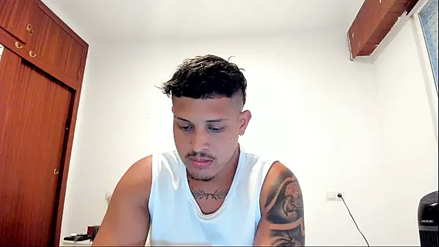 Snapshot of JohanSmith chatting on June 24, 2026, 2:15 pm JohanSmith online show from June 24, 2026, 2:15 pm