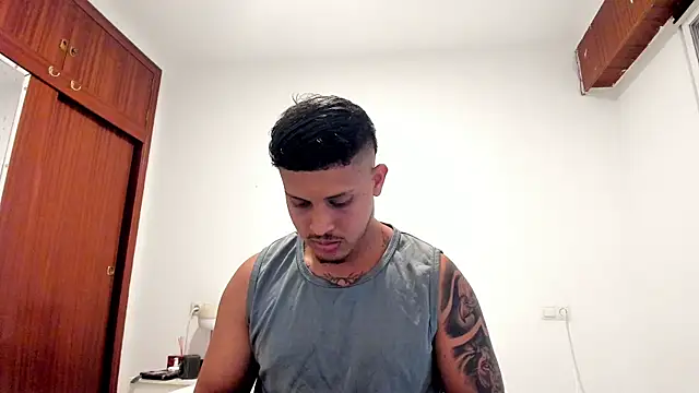 Snapshot of JohanSmith chatting on June 15, 2026, 5:34 pm JohanSmith online show from June 15, 2026, 5:34 pm