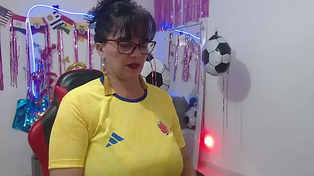 sarasmith3 online show from June 17, 2026, 10:08 pm