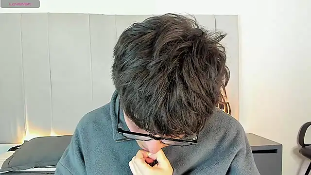 PepperTwink online show from April 16, 2026, 4:08 pm