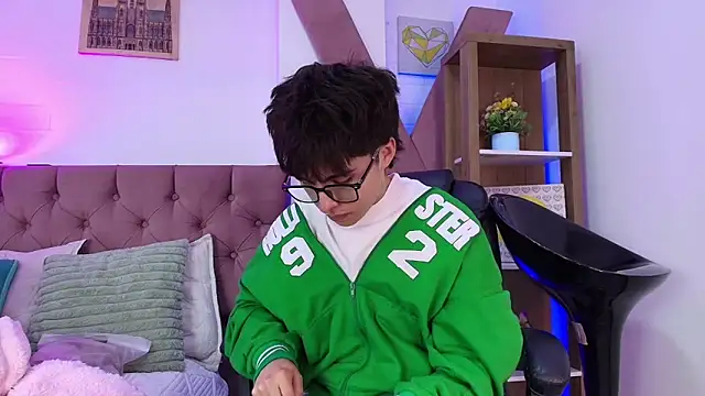 Snapshot of PepperTwink chatting on February 5, 2026, 4:14 pm PepperTwink online show from February 5, 2026, 4:14 pm