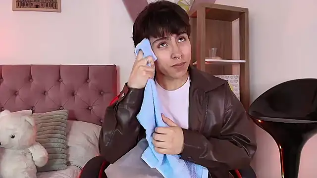 Snapshot of PepperTwink chatting on February 14, 2026, 4:18 pm PepperTwink online show from February 14, 2026, 4:18 pm