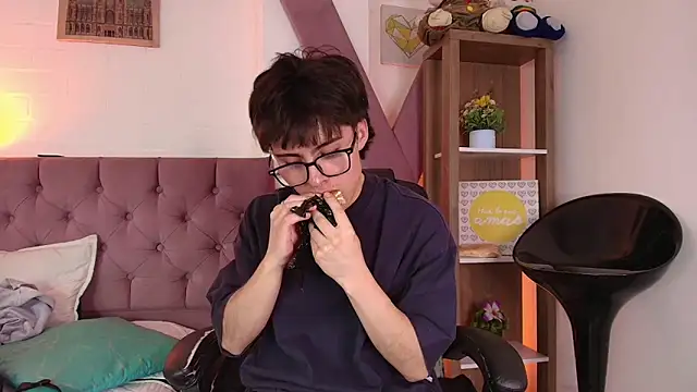 Snapshot of PepperTwink chatting on February 7, 2026, 4:48 pm PepperTwink online show from February 7, 2026, 4:48 pm