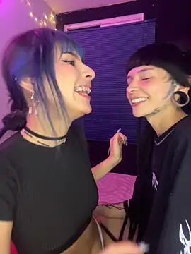 Snapshot of mavimist__ chatting on December 5, 2025, 1:05 am mavimist online show from December 5, 2025, 1:05 am