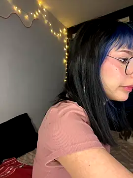 Snapshot of mavimist__ chatting on November 1, 2025, 1:45 am mavimist online show from November 1, 2025, 1:45 am