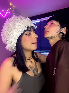 Snapshot of mavimist__ chatting on December 14, 2025, 10:26 pm mavimist online show from December 14, 2025, 10:26 pm