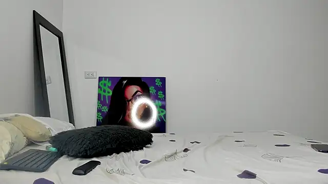 andrea cherryy online show from November 27, 2025, 1:33 pm