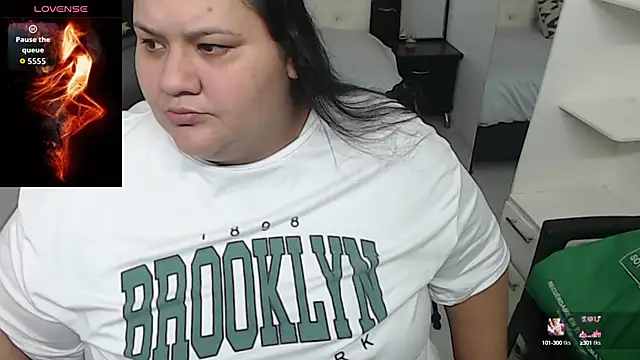 Snapshot of Aaliyah11 chatting on October 15, 2025, 1:59 am Aaliyah11 online show from October 15, 2025, 1:59 am