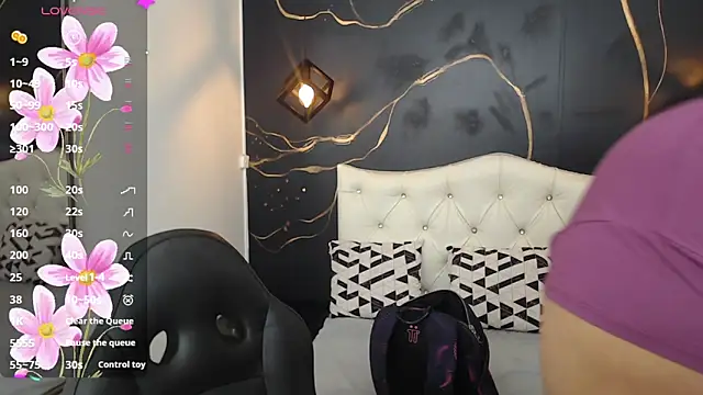 Snapshot of Aaliyah11 chatting on March 22, 2025, 2:37 am Aaliyah11 online show from March 22, 2025, 2:37 am