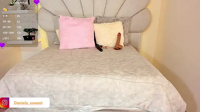 Snapshot of Danielaangelina chatting on February 18, 2026, 6:22 am Danielaangelina online show from February 18, 2026, 6:22 am