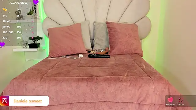 Snapshot of Danielaangelina chatting on December 22, 2025, 7:08 am Danielaangelina online show from December 22, 2025, 7:08 am