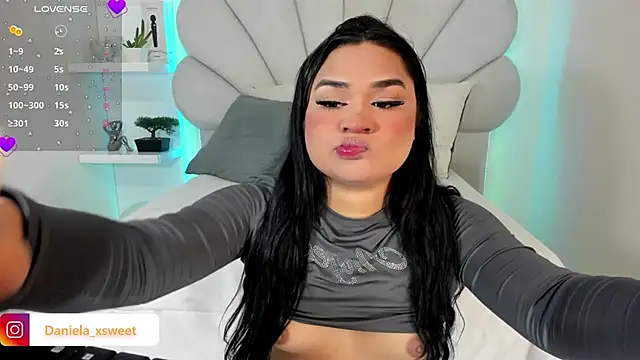 Snapshot of Danielaangelina chatting on February 3, 2026, 5:16 am Danielaangelina online show from February 3, 2026, 5:16 am