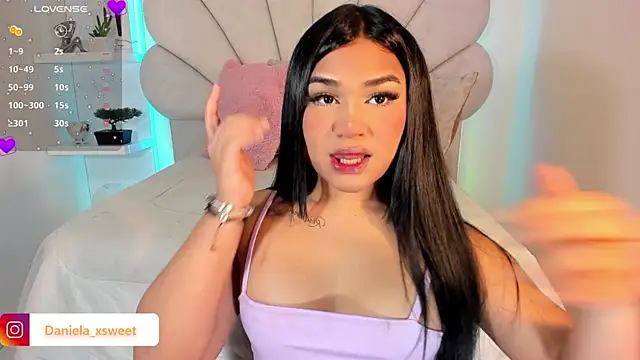 Snapshot of Danielaangelina chatting on October 3, 2025, 6:37 am Danielaangelina online show from October 3, 2025, 6:37 am