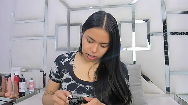 Snapshot of ZoeWan69 chatting on December 18, 2025, 12:09 pm ZoeWan69 online show from December 18, 2025, 12:09 pm