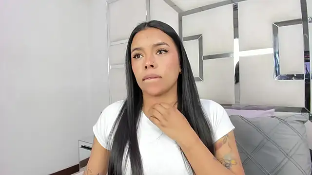 ZoeWan69 online show from March 26, 2026, 12:03 pm