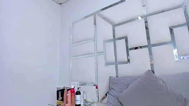 Snapshot of ZoeWan69 chatting on December 20, 2025, 12:52 pm ZoeWan69 online show from December 20, 2025, 12:52 pm