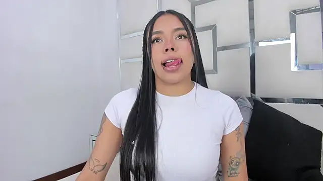 Snapshot of ZoeWan69 chatting on January 18, 2026, 1:03 pm ZoeWan69 online show from January 18, 2026, 1:03 pm