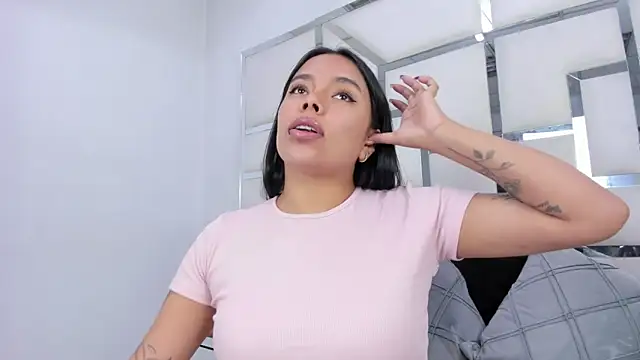 Snapshot of ZoeWan69 chatting on January 19, 2026, 11:36 am ZoeWan69 online show from January 19, 2026, 11:36 am