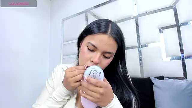 Snapshot of ZoeWan69 chatting on February 28, 2026, 2:06 pm ZoeWan69 online show from February 28, 2026, 2:06 pm