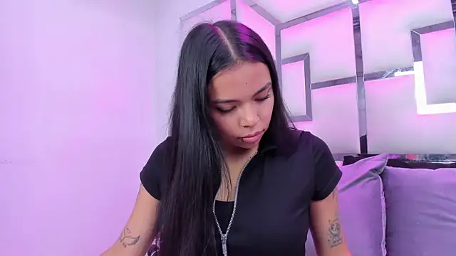 Snapshot of ZoeWan69 chatting on February 5, 2026, 2:35 pm ZoeWan69 online show from February 5, 2026, 2:35 pm