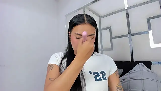 Snapshot of ZoeWan69 chatting on January 17, 2026, 1:37 pm ZoeWan69 online show from January 17, 2026, 1:37 pm